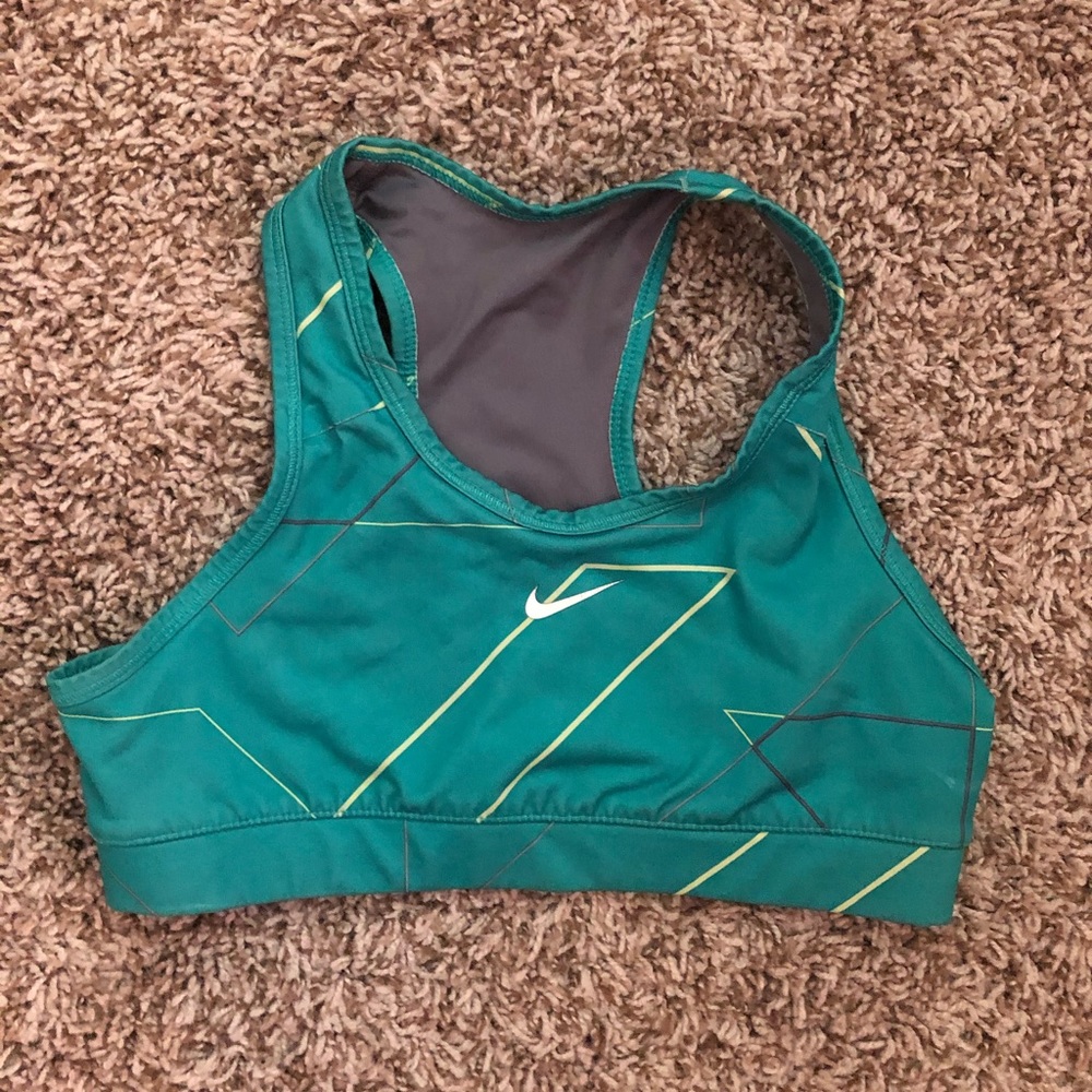 Nike girls sports bra green